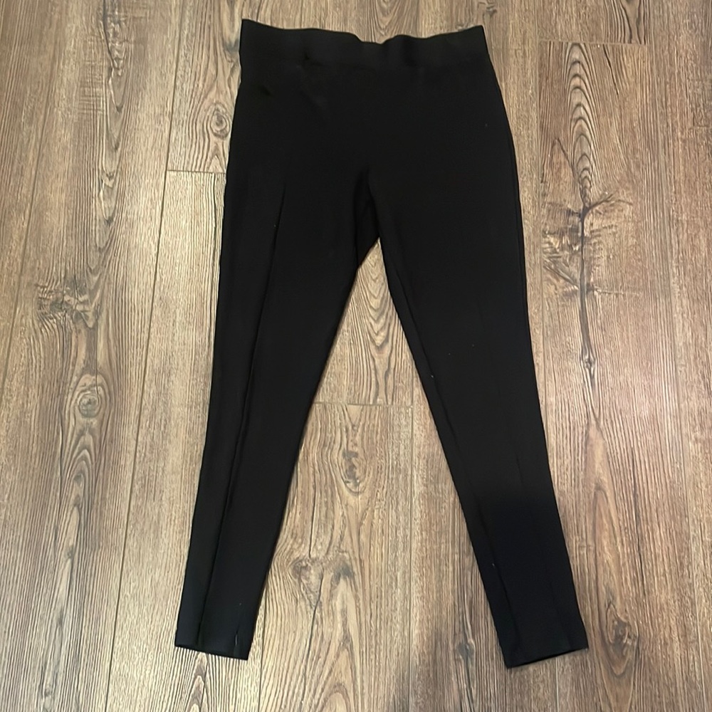 Pleated black cropped leggings